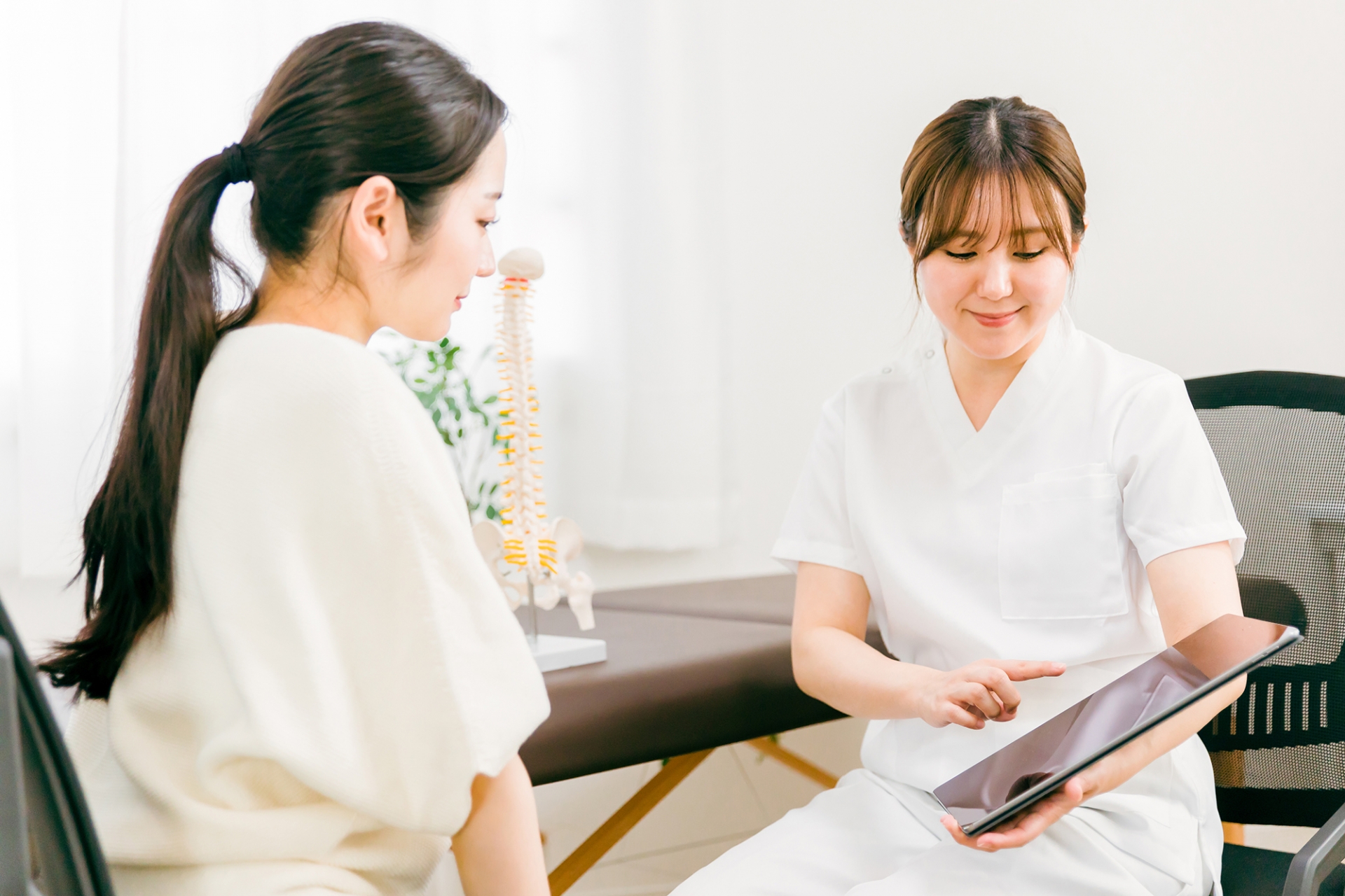 ヒアリングを受ける様子